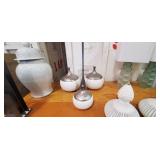 4PC-GREY & WHITE JARS & STATUE