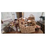 ASSORTED ARTS & CRAFTS ITEMS