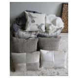 PILLOWS/THROWS