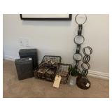 ASSORTED METAL DECOR