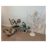 ASSORTED DECO ITEMS