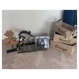 ASSORTED DECO ITEMS