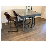 TABLE W/4 BARSTOOLS