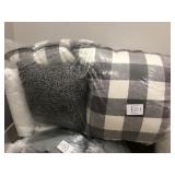 6PC PILLOWS