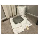 4PC SHEETS & ACCENT PILLOWS
