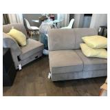 5PC SECTIONAL COUCH & PILLOWS