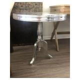 METAL ACCENT TABLE