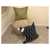 3PC CUSHION & PILLOWS