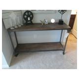 SIDE TABLE W/WHEELS