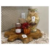 WOOD CUTTING BOARD & PASTA CANISTER