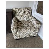 PATTERNED ARM CHAIR