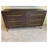 DRESSER & 2 NIGHTSTANDS