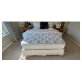 QUEEN MATTRESS W/BOXSPRING