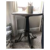 ACCENT TABLE