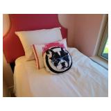 TWIN BEDDING W/ROUND PILLOW