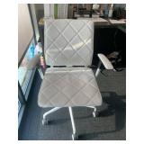 WHITE OFFICE CHAIR
