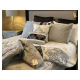 QUEEN BEDDING