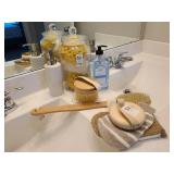ASSORTED BATH ITEMS