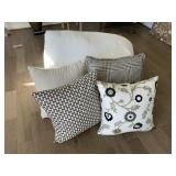 QUEEN FITTED COMFORTER & PILLOWS