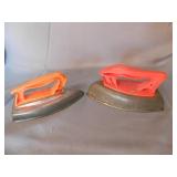 2 vintage Wolverine toy irons 2 vintage Wolverine toy irons
