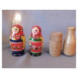 Pair of hand painted Russian nesting dolls - Wood Pair of hand painted Russian nesting dolls - Wood