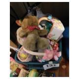 Everything Easter: 2 ceramic Easter baskets - Everything Easter: 2 ceramic Easter baskets -