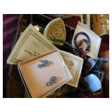 Costume jewelry: necklaces - pins - bracelets - Costume jewelry: necklaces - pins - bracelets -