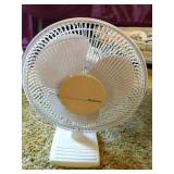 Holmes 12" oscillating table fan