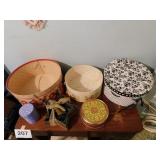 Hat boxes of various sizes, some without lids -