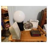 Westclox Big Ben clock - white globe lamp - b/o Westclox Big Ben clock - white globe lamp - b/o