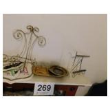 2 metal display stands - 2 vintage metal ashtrays 2 metal display stands - 2 vintage metal ashtrays