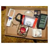 Magnifying glasses (5) - timers (2) - alarm clock Magnifying glasses (5) - timers (2) - alarm clock