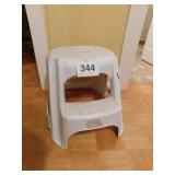 Rubbermaid type step stool Rubbermaid type step stool