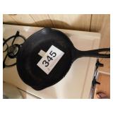 Wagnerware iron skillet, 9' Wagnerware iron skillet, 9'