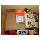 Timers, one NIB - bulbs of various sizes - carpet Timers, one NIB - bulbs of various sizes - carpet