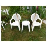 Plastic patio set: 2 chairs - 1 table - 2 yard