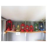 8 lanterns: 4 red - 1 blue - 1 green - 1 yellow -