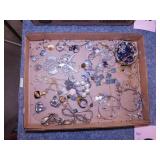 Costume jewelry: Necklaces - Earrings