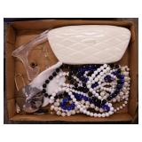 Mid Century Laguna plastic necklace box - Beaded