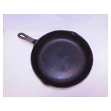 Unmarked 10 1/2" cast iron skillet w/ heat ring