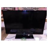 2012 LG 42" TV television w/ remote & manual,