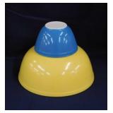 1945 Pyrex Primary nesting mixing bowls: