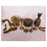 Brass decorator items: Giraffe - Pineapple
