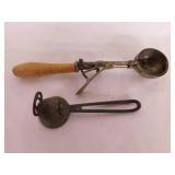 Antique ice cream coops: Wooden handle Gilcrist
