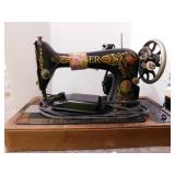 Vintage Singer sewing machine in wooden case with