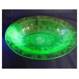 Jeannette Poinsettia uranium glass serving bowl,