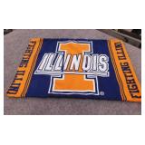 Illinois Snuggie - 2 Illinois pillow cases -