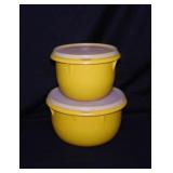 2 vintage Tupperware mixing bowls w/ seals