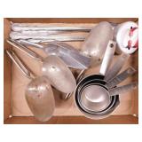 Set of Foley stainless measuring cups - Red