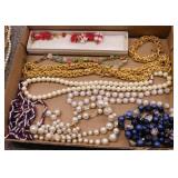 Vintage Japan beaded necklace - Gold tone